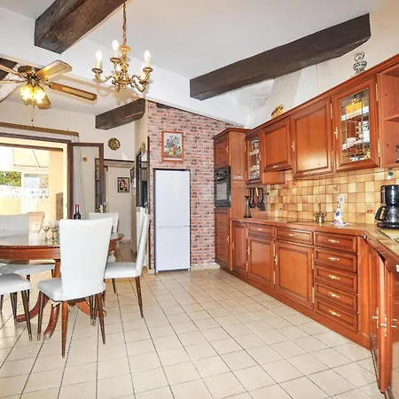 3 Bedroom Stunning In Holiday home Cabestany